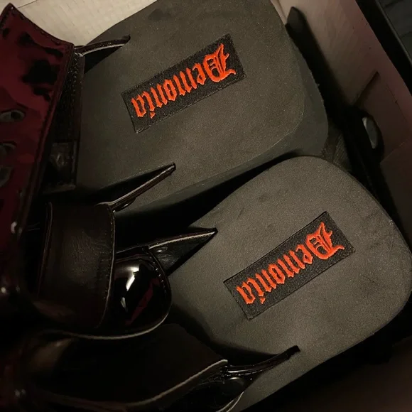 DEMONIA FUNN-12 PLATFORM SLIDES SIZE 8 NIB - Picture 2 of 11